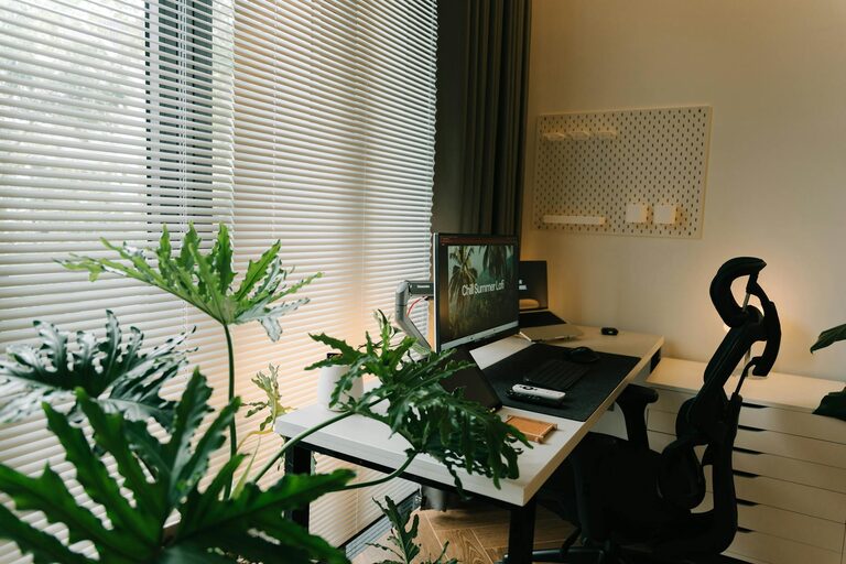 Creating a Relaxing and Productive Home Office Environment